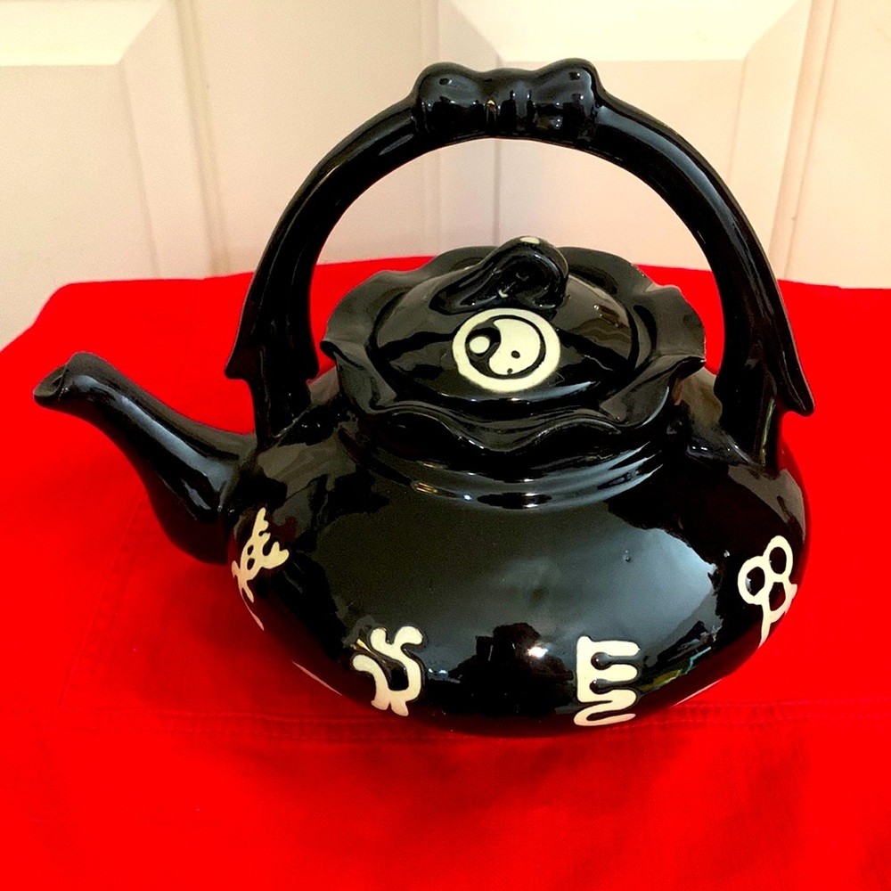 Vintage Yin Yang Porcelain Tea pot black